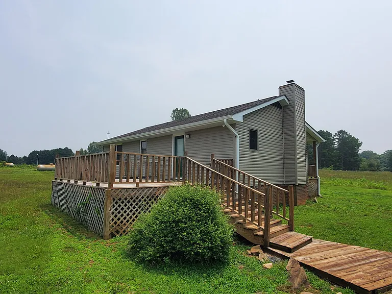 630 Anna Dr — Photo 3