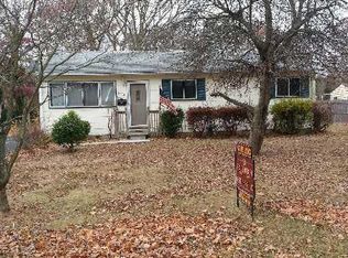 1564 N Thompson Dr, Bay Shore, NY 11706
