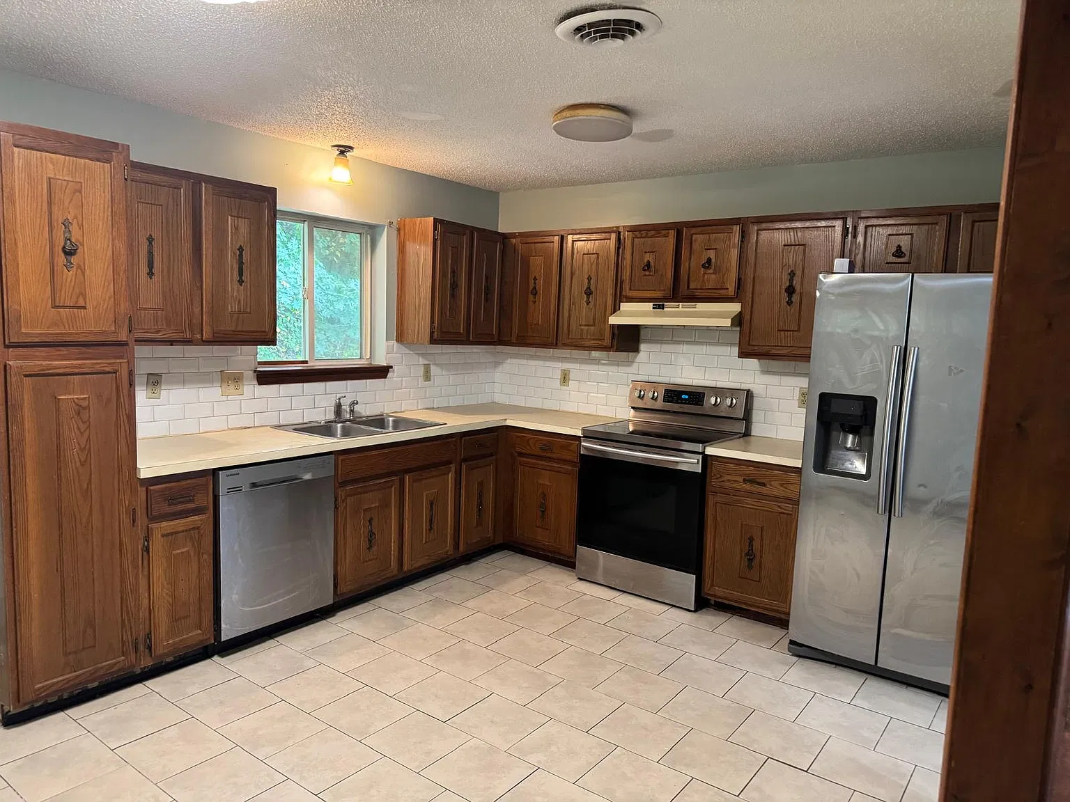 3 bed, 1250 sqft, $1,895 — Photo 3