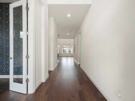 3rd image of 1098 Cherrystone Loop