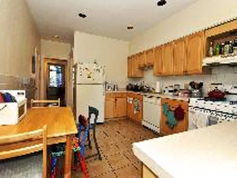 10 Strathmore Rd #301 — Photo 2