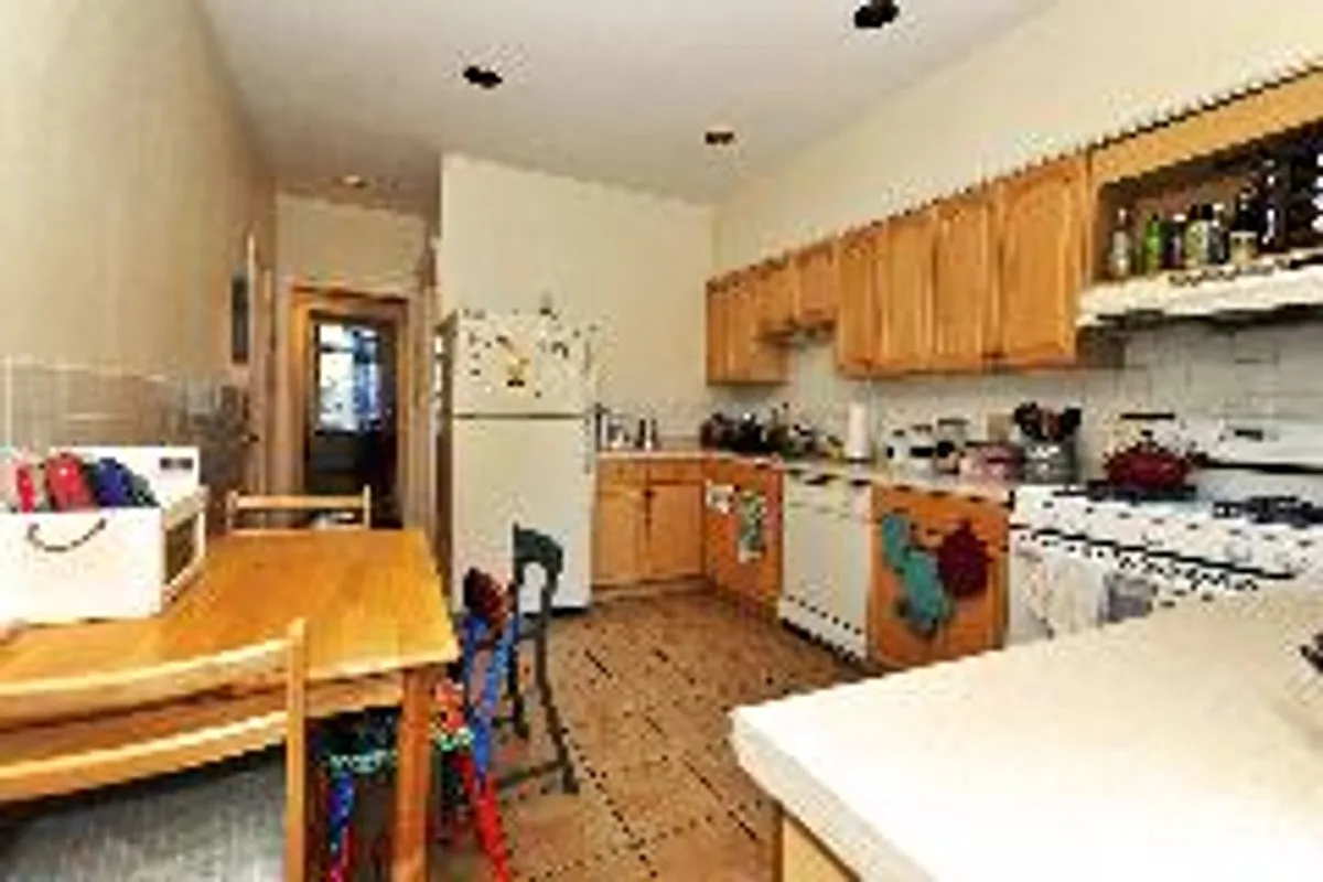 Building Photo - 10 Strathmore Rd #5