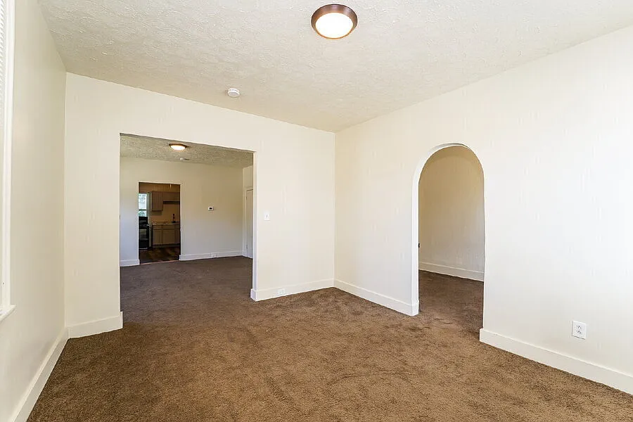 Practical 2-Bedroom Down Unit with Driveway Parking in Cleveland (Welcome Section 8) — Photo 3