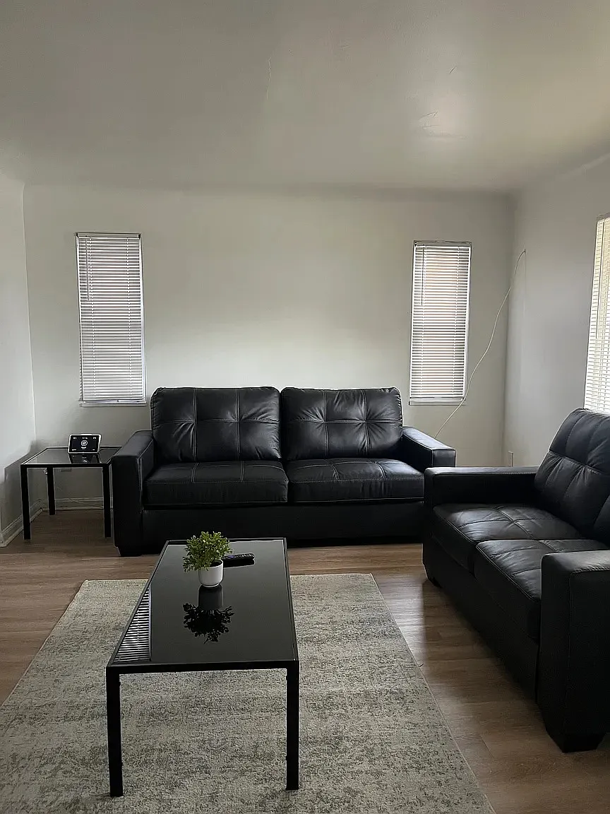 3 bed, 1.5 bath, 978 sqft, $2,000 — Photo 4