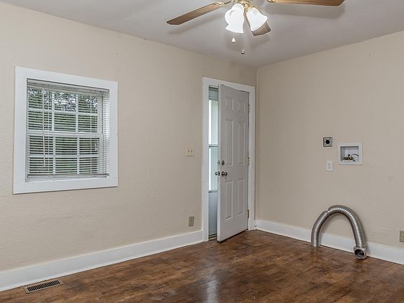 2nd image of 715 Deaderick Rd