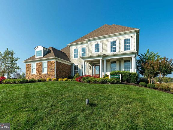 3rd image of 8501 Sawtooth Ln