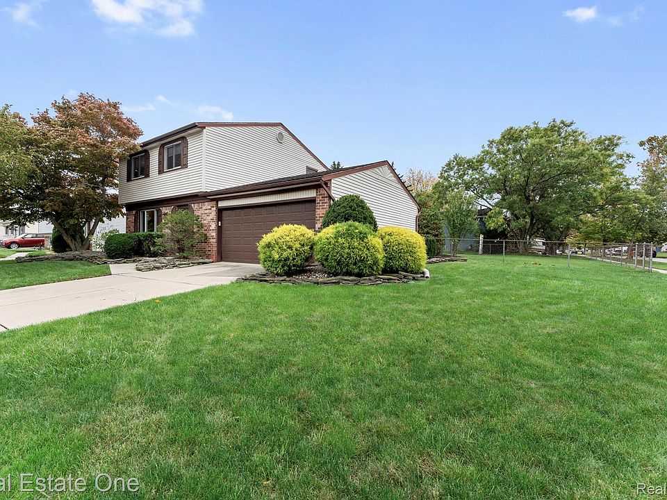 23359 Port St, photo 2