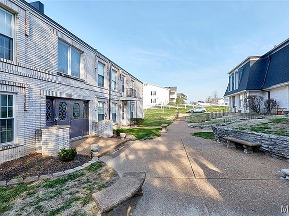 4th image of 4392 Chateau De Ville Dr APT F