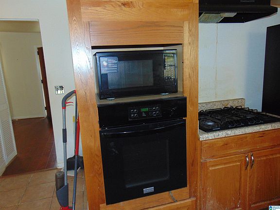 3rd image of 1532 Maple Ave SW