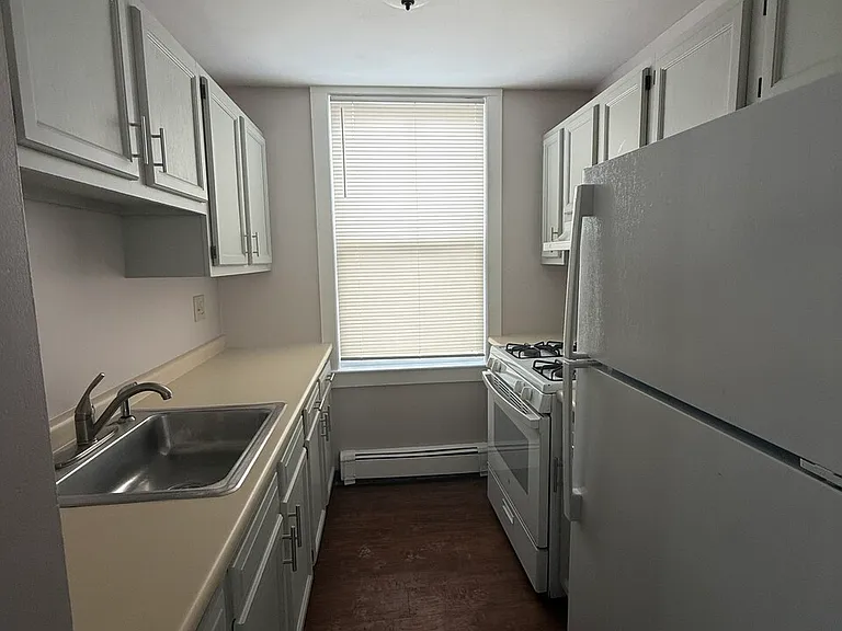 40 Winthrop St #4 — Photo 10