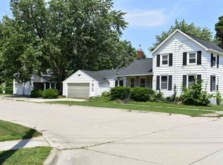78 8th St NE, Independence, IA 50644