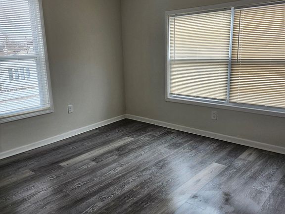 5th image of 18 N Jefferson Ave