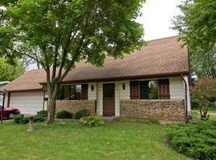 126 Barrow Dr, Crystal Lake, IL 60014