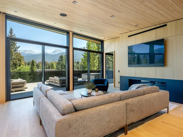 3452 Blueberry Dr, Whistler, BC V8E 0B9