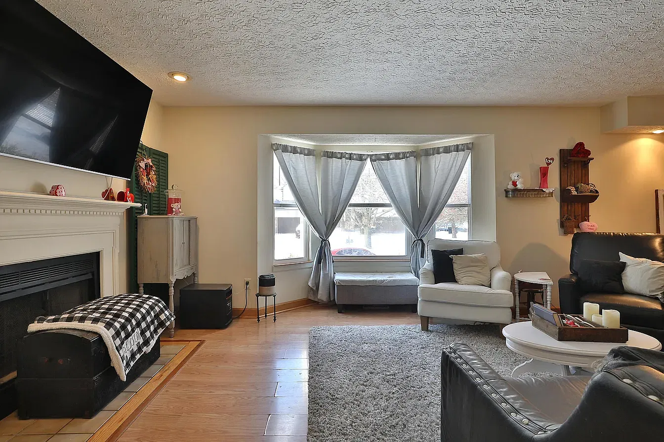 2 bed, 1.5 bath, 1073 sqft, $1,800 — Photo 4