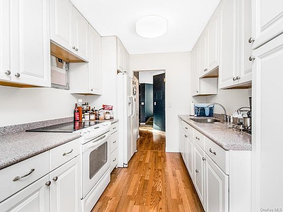 2nd image of 50 Dekalb Ave #8