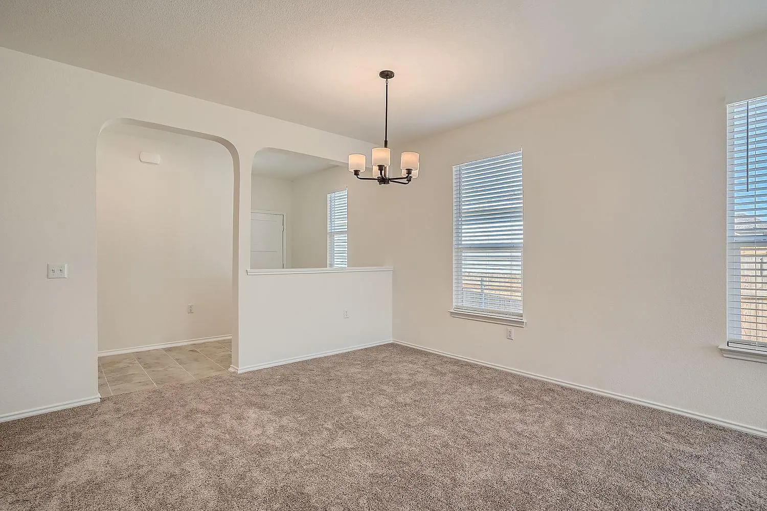 4 bed, 2.0 bath, 1694 sqft, $2,200 — Photo 3