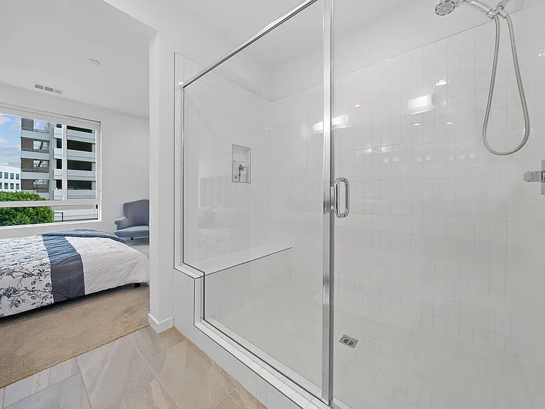 135 Schick — Photo 25