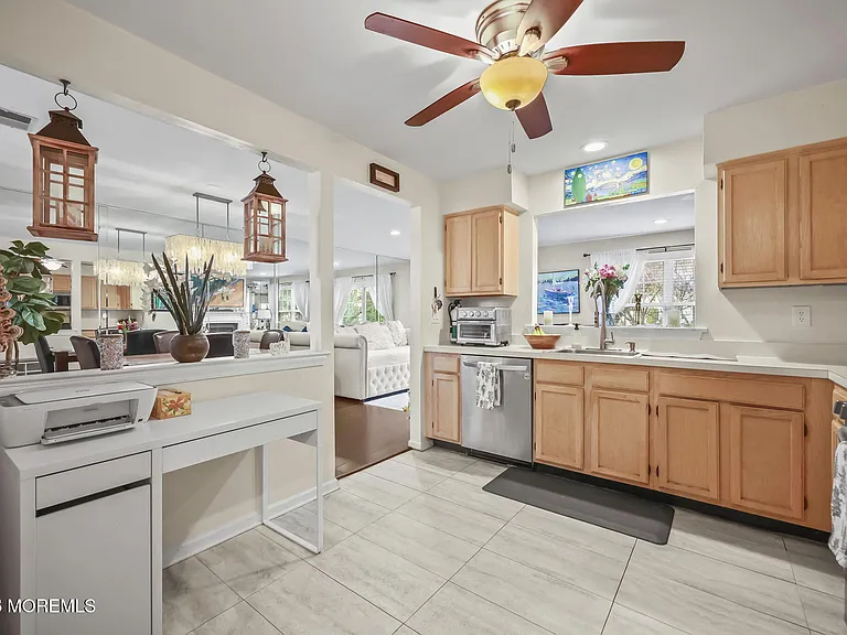 761 Banyan Ct — Photo 3