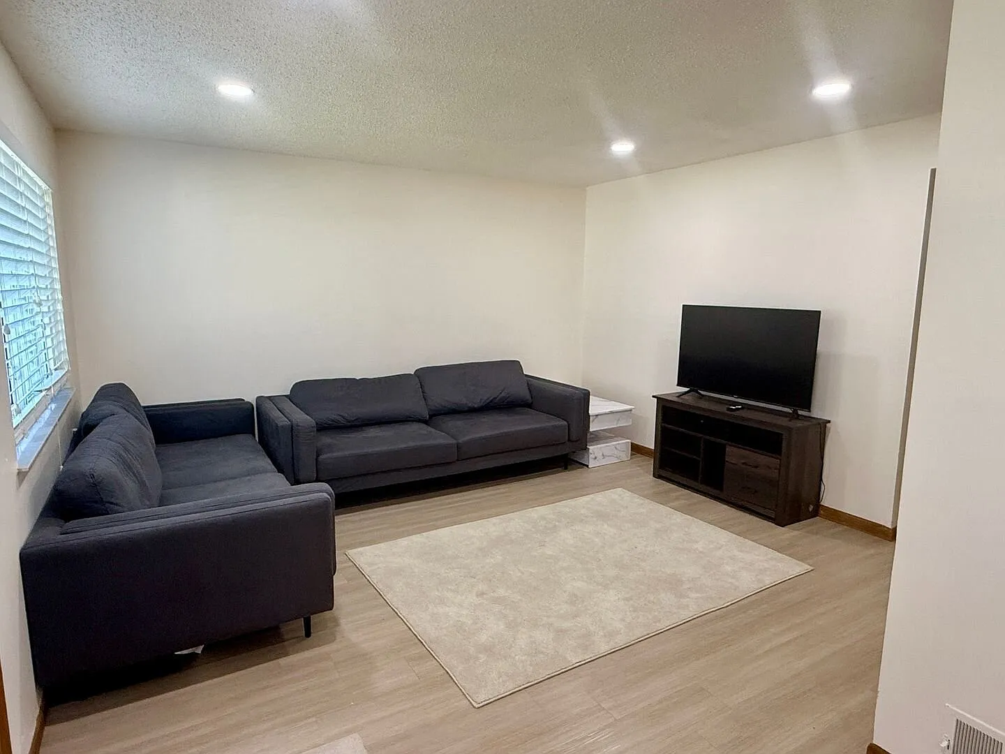 Charming 3-Bedroom Ranch Home in Roseville — Photo 3