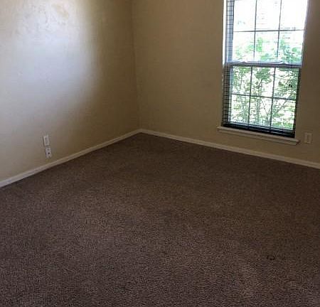 5th image of 2723 N Park Dr