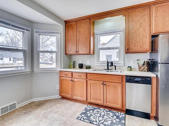 4th image of 7245 Wentworth Ave