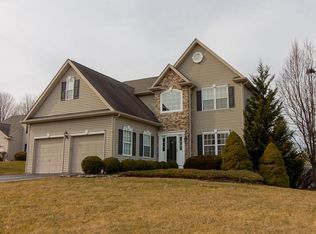 7040 Maple Ct, Coopersburg, PA 18036