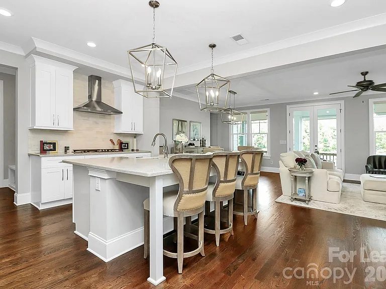 136 Preston Rd — Photo 2