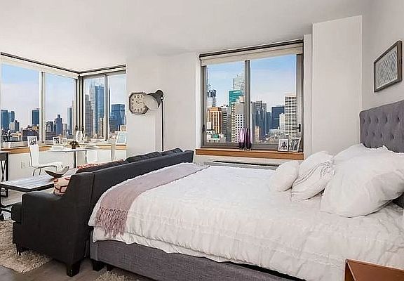 2nd image of 55 Liberty St #15BC