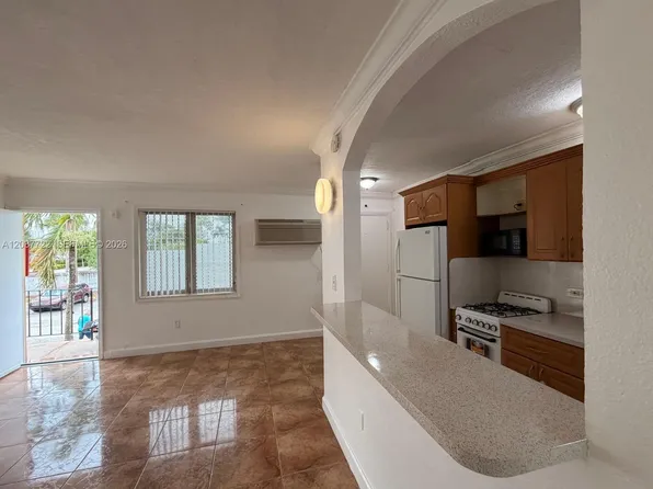 7000 SW 23rd St APT 42, Miami, FL 33155
