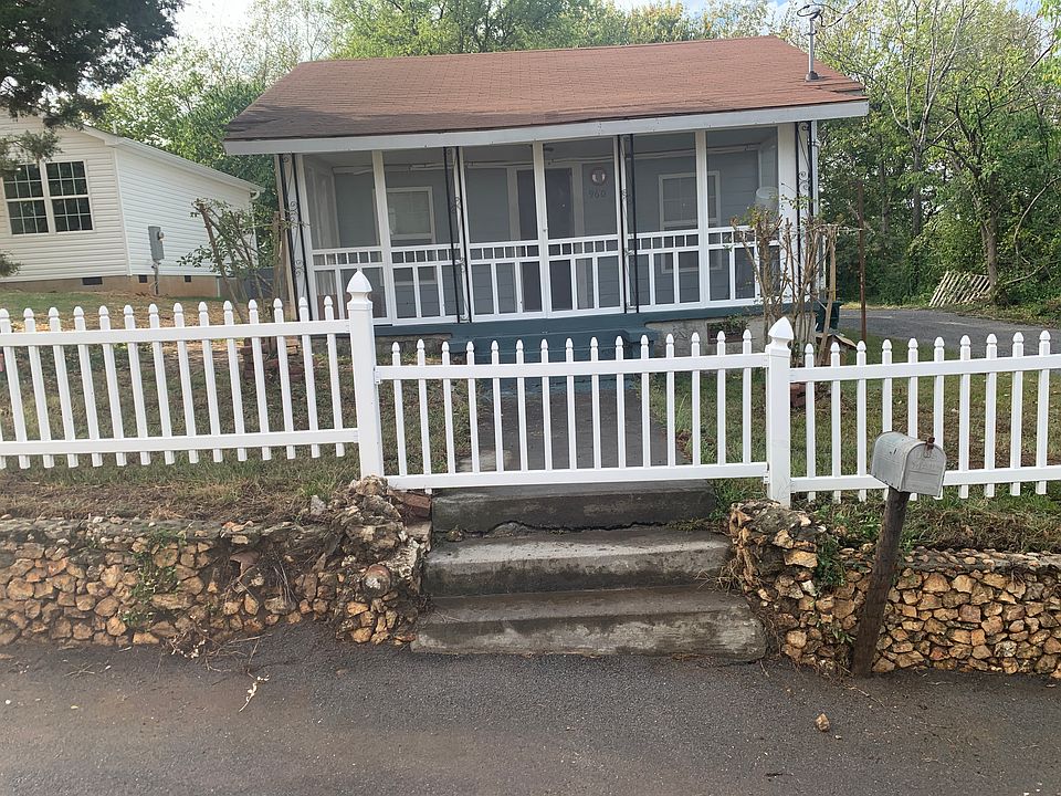 2nd image of 960 King Edward Ave SE