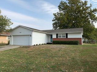 2704 Delaware Dr, Springfield, IL 62702