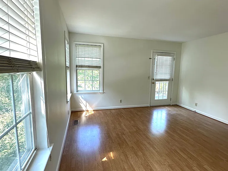 1808B Ashwood Ave — Photo 8