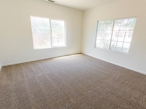 5th image of 1418 Jantzen Ave