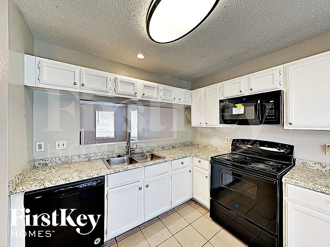 3 bed, 2.0 bath, 1265 sqft, $2,010 — Photo 3