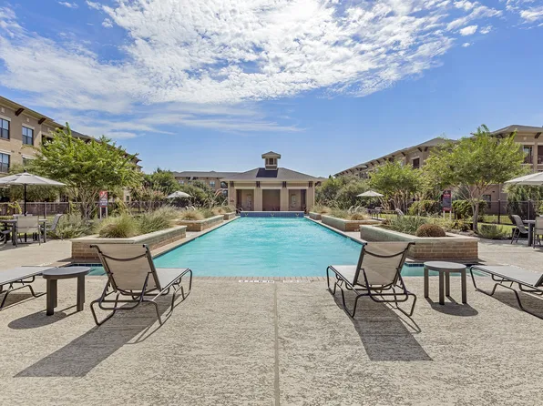 Mansfield on the Green Apartments