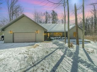 60 Killarney Beach Rd, Bay City, MI 48706