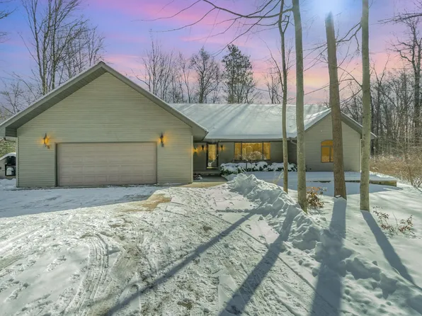 60 Killarney Beach Rd, Bay City, MI 48706