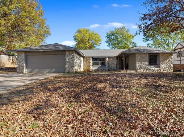 1906 Rolling Hills Dr, Bartlesville, OK 74006