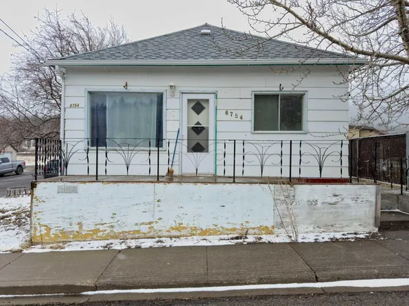 6754 17th Ave, Crowsnest Pass, AB T0K 0M0