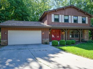6364 Riverdale Ln, Greendale, WI 53129