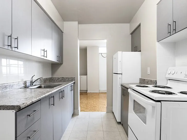 2600 Jane St — Photo 1