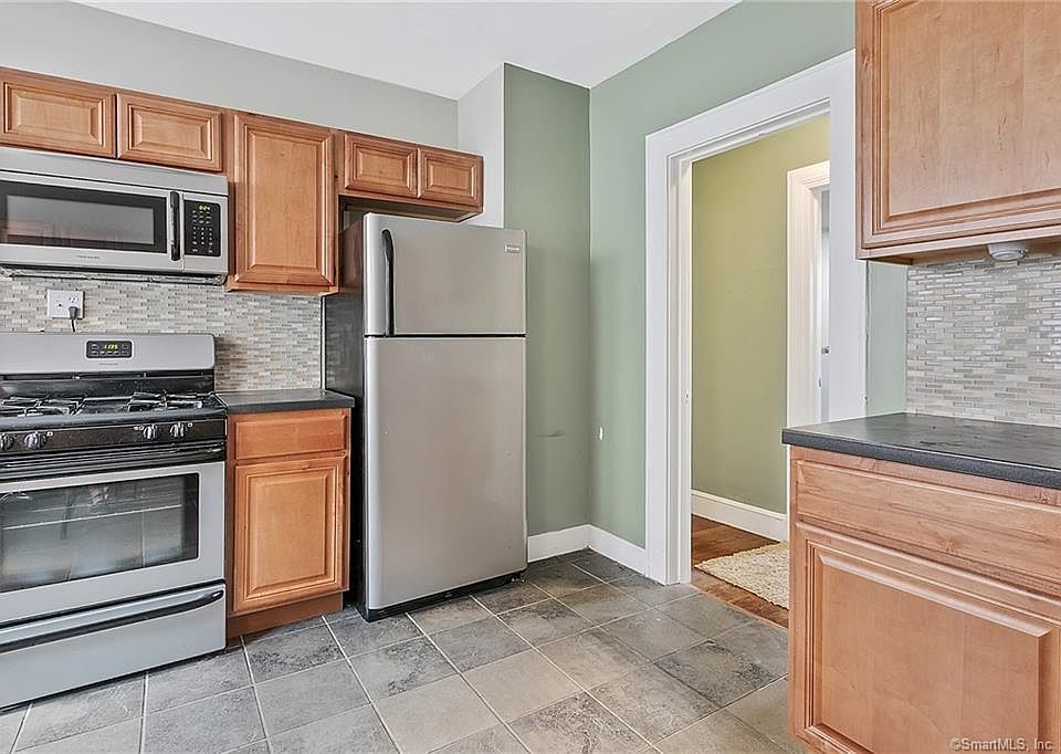 1st image of 109 Davis St Floor 2