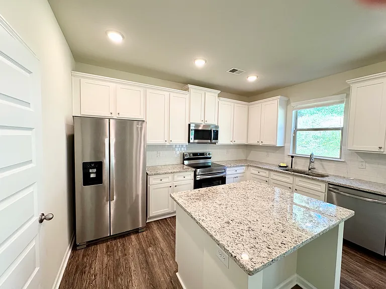 520 McGinnis Cir — Photo 6