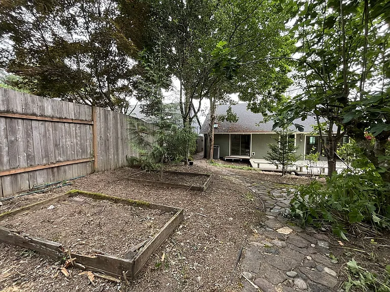 4737 SW Pendleton St — Photo 42