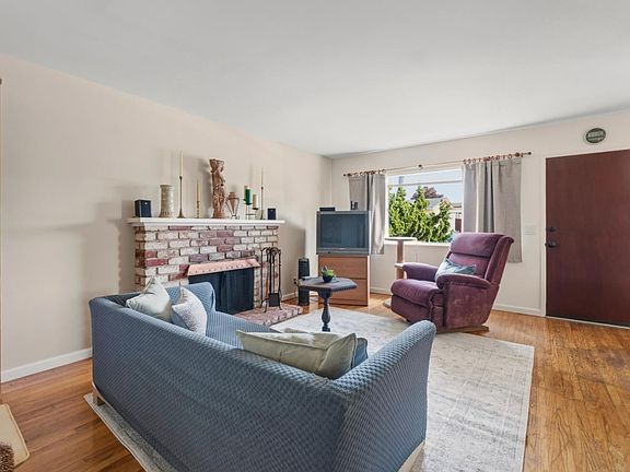 3rd image of 1313 Harding St