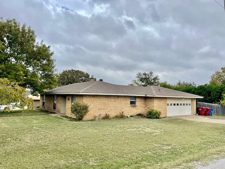 1011 Westgate Dr — Photo 17