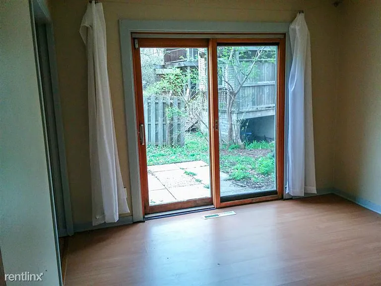 1556A Jones Dr #4 — Photo 2