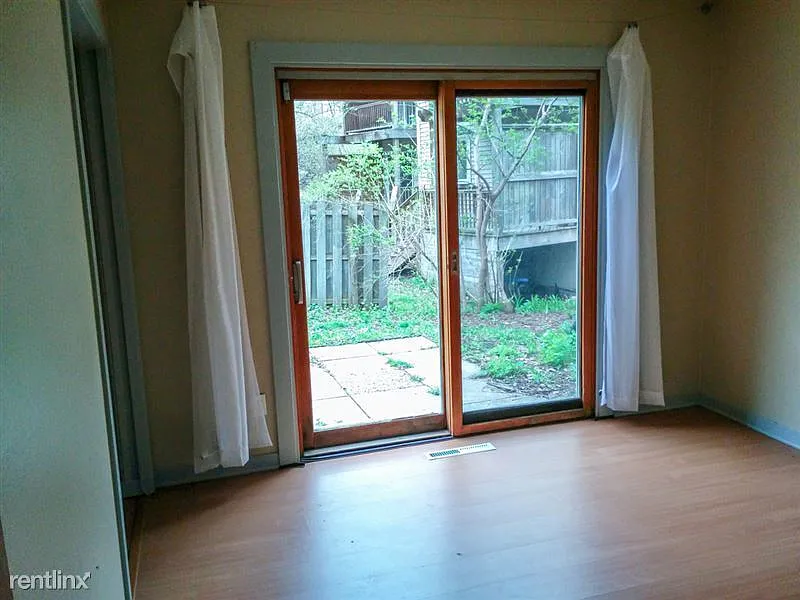 Building Photo - 1556A Jones Dr #4