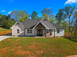 323 Eagle Claw Ln, Dandridge, TN 37725